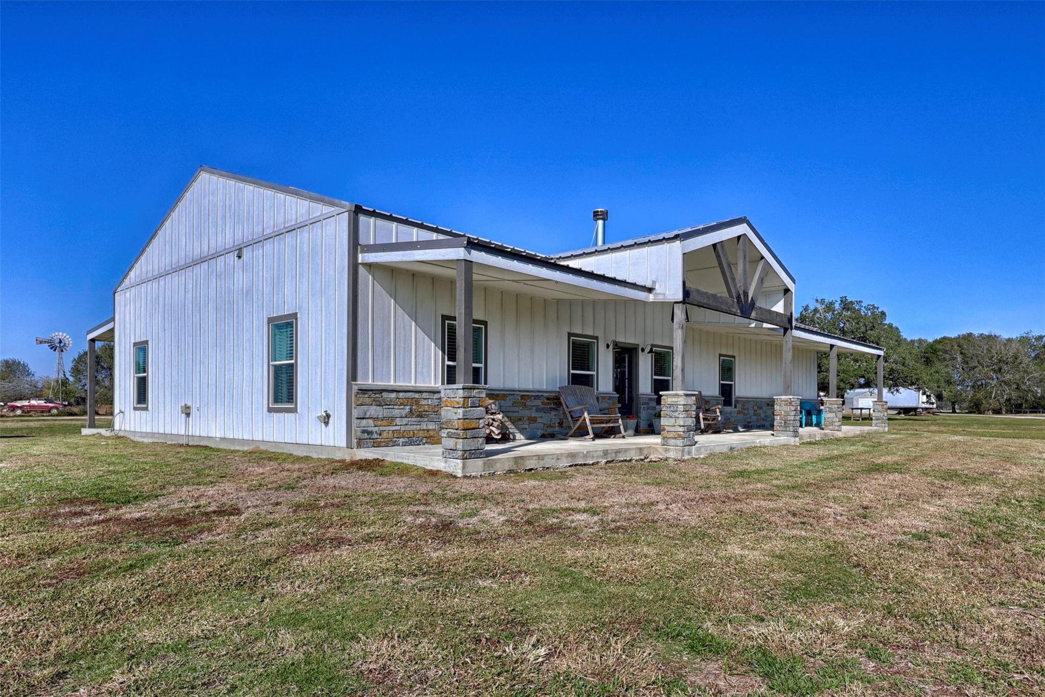 1100 Calhoun RD — photo 4