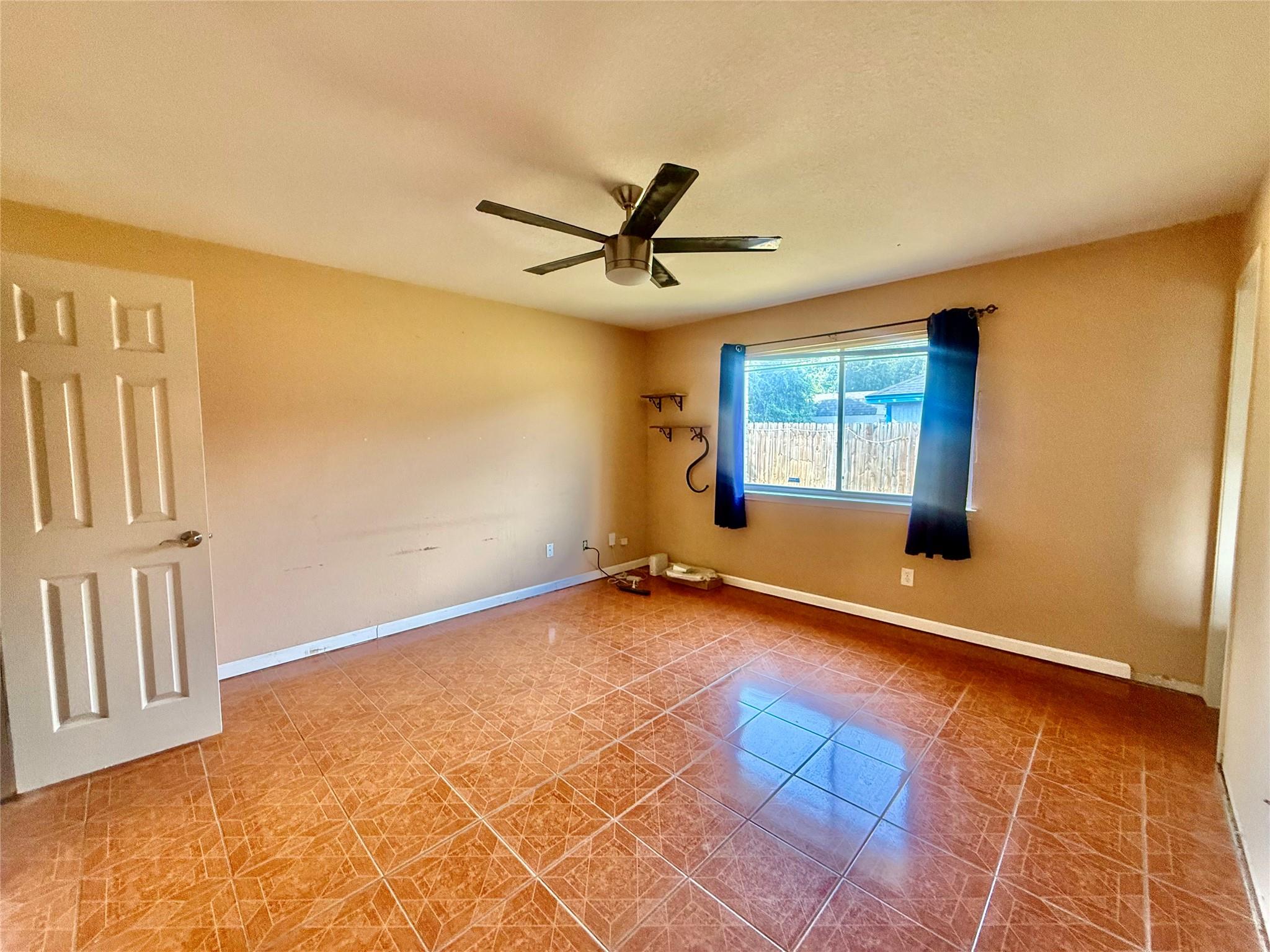 305 Maple LN — photo 5