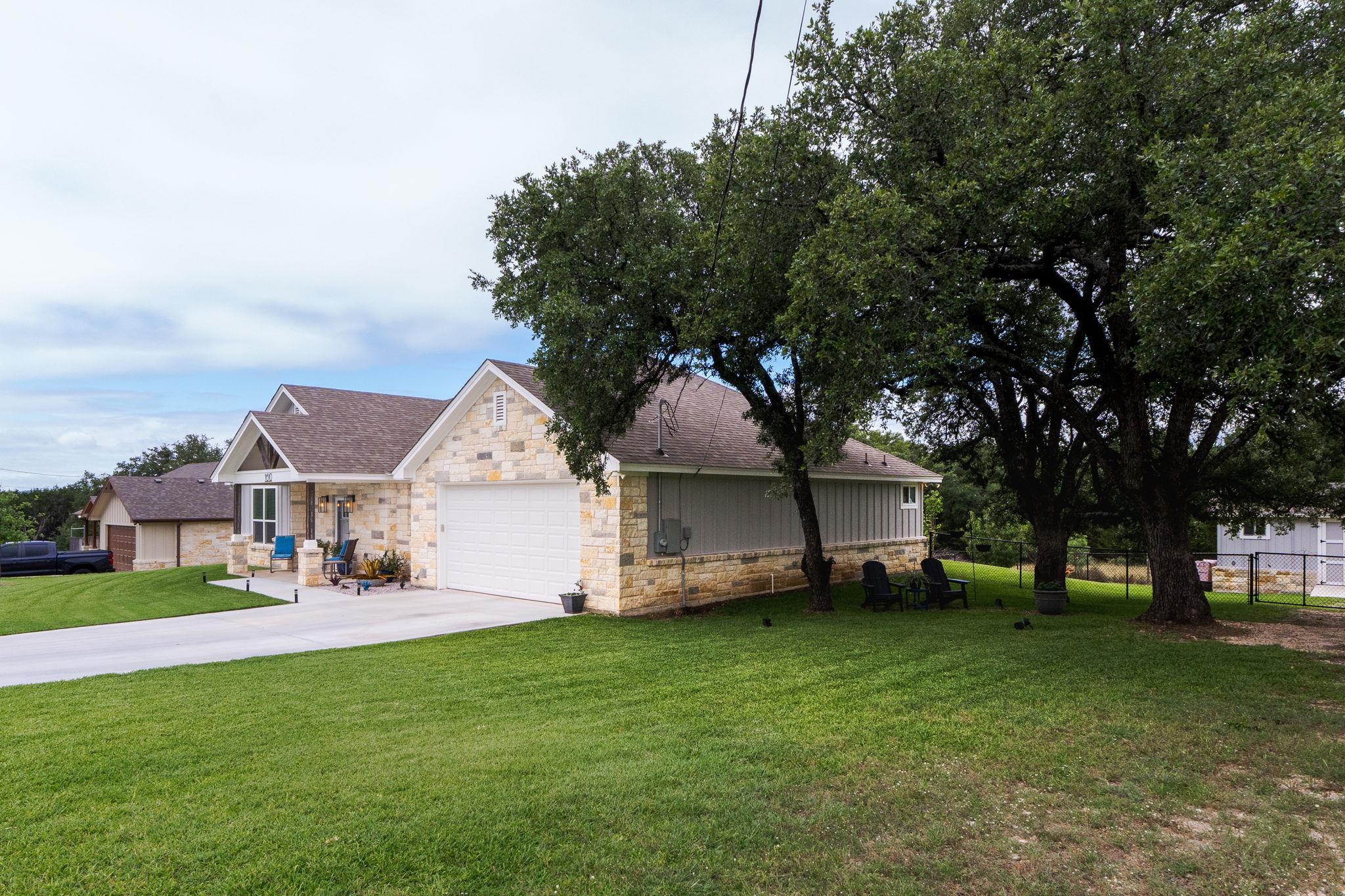 1610 Badger LN — photo 3