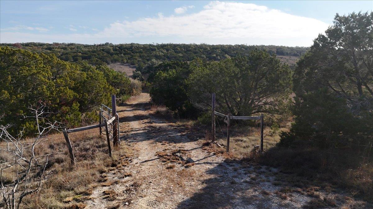 445-455 Skyline Acres — photo 3