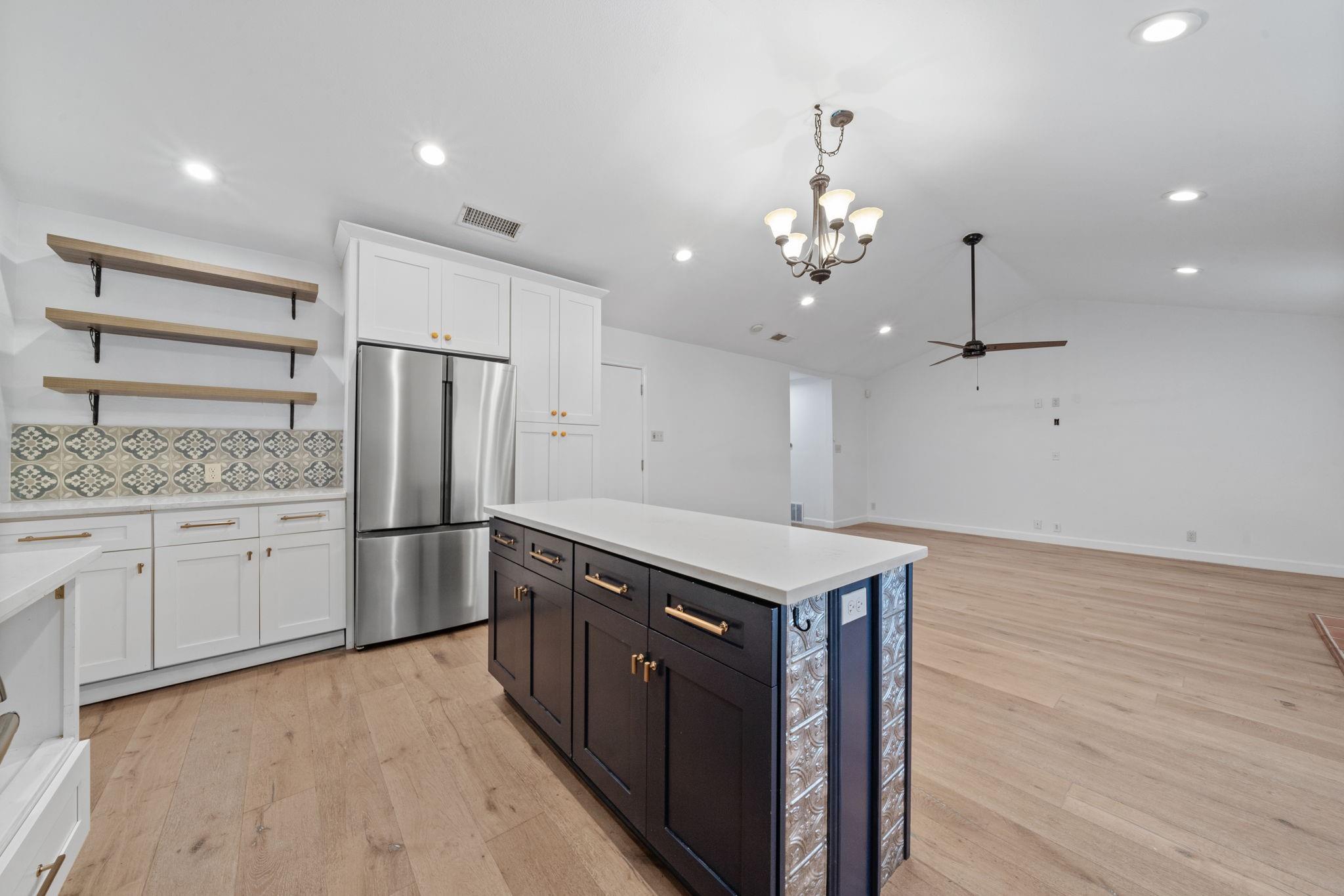 2507 Western Trails BLVD — photo 3