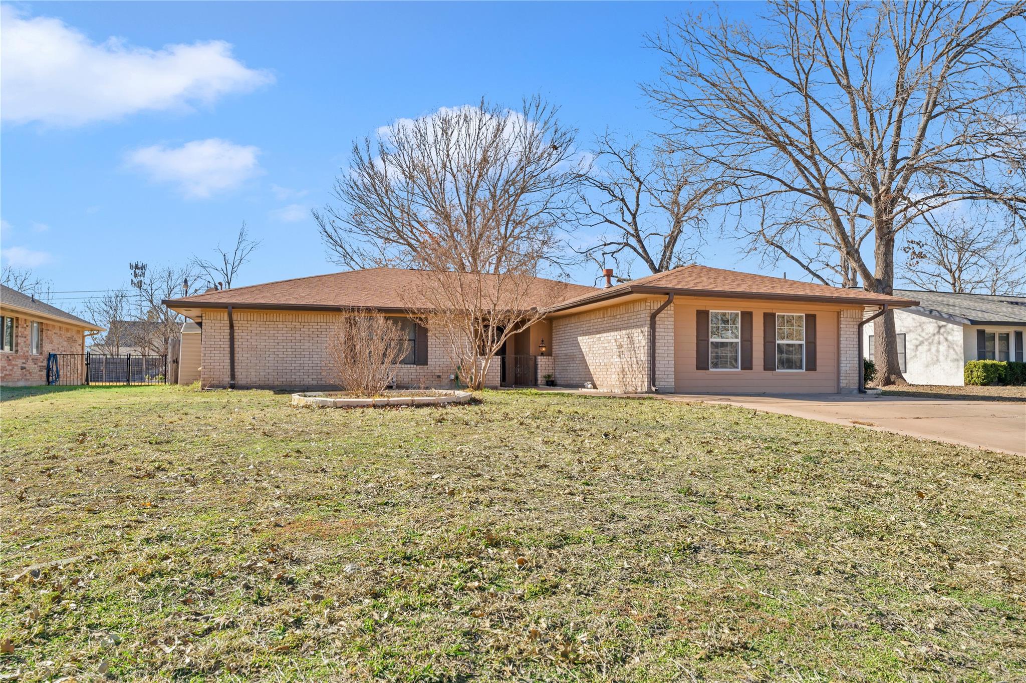 213 Corder LN — photo 3
