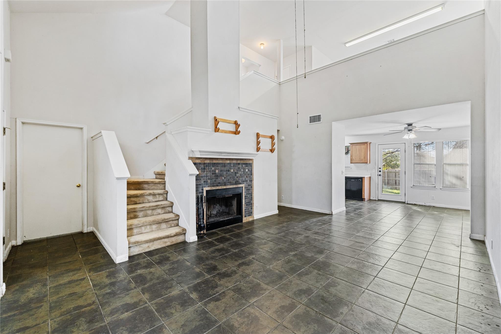 600 Tobin DR — photo 3