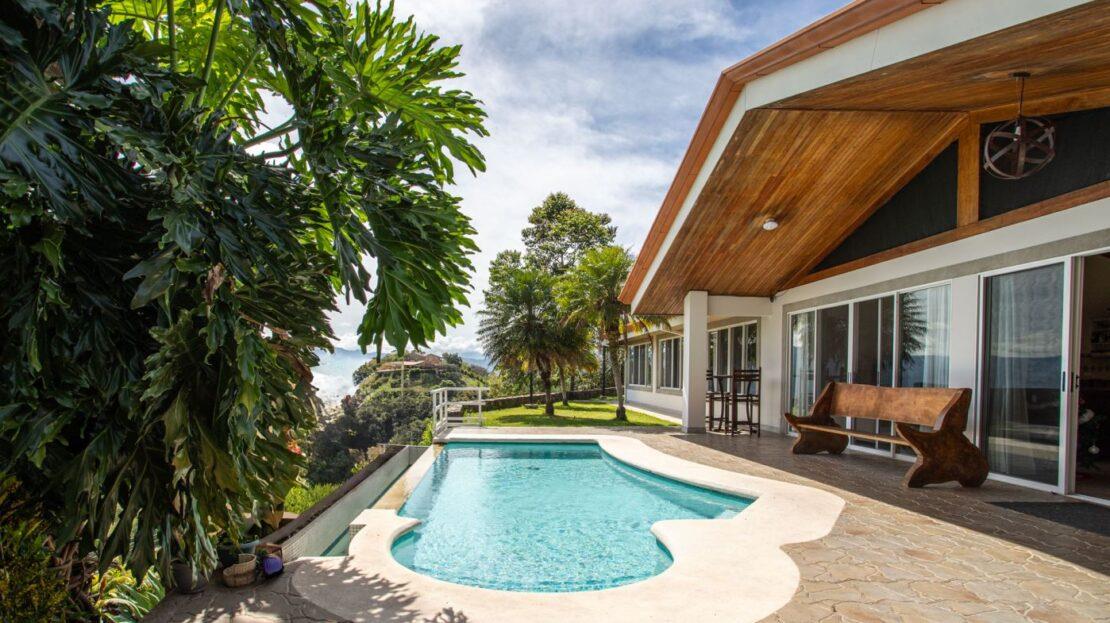 000 Elegant Mediterranean-Style Home — photo 3