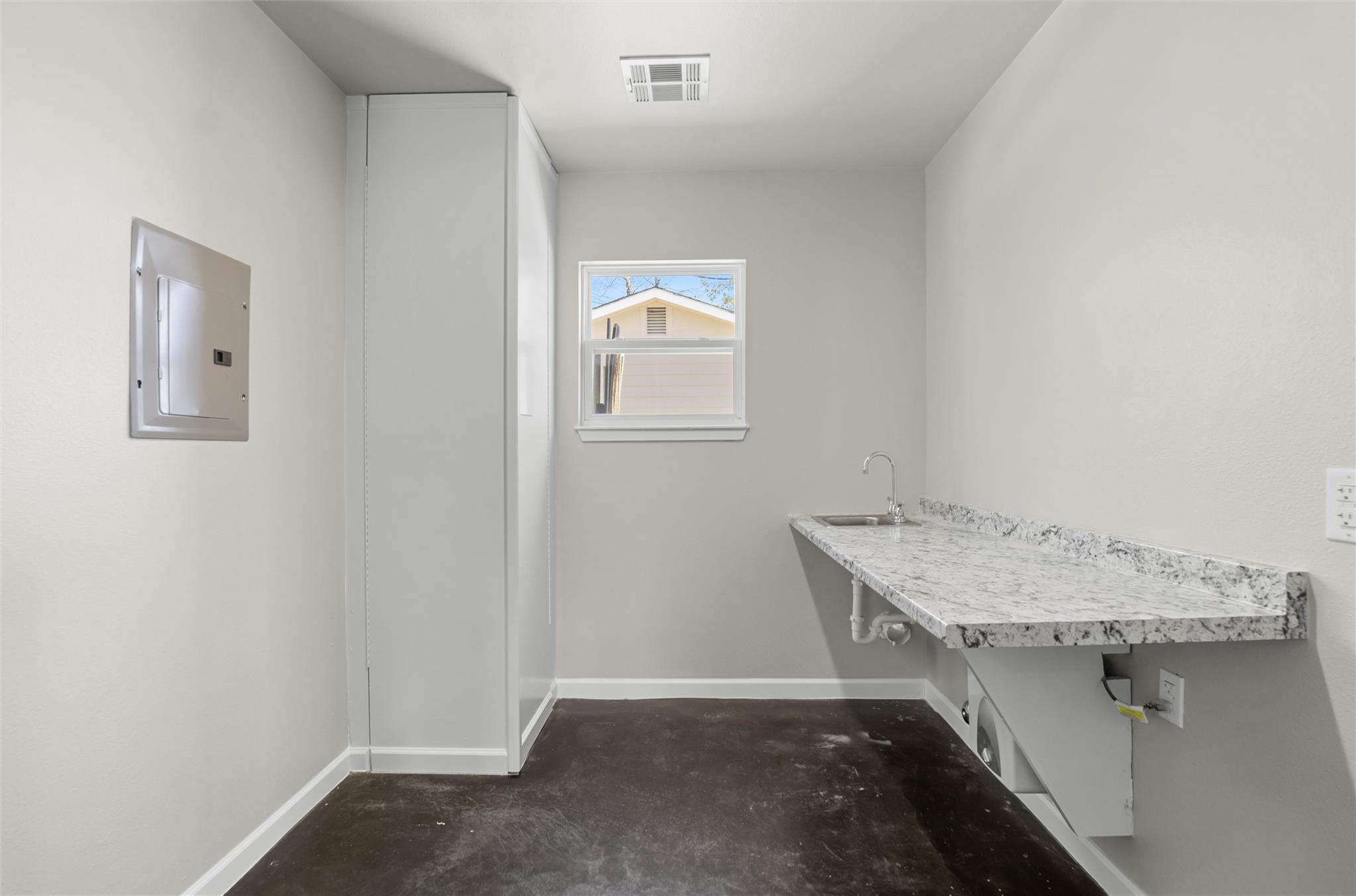 620 6th Ave — photo 5