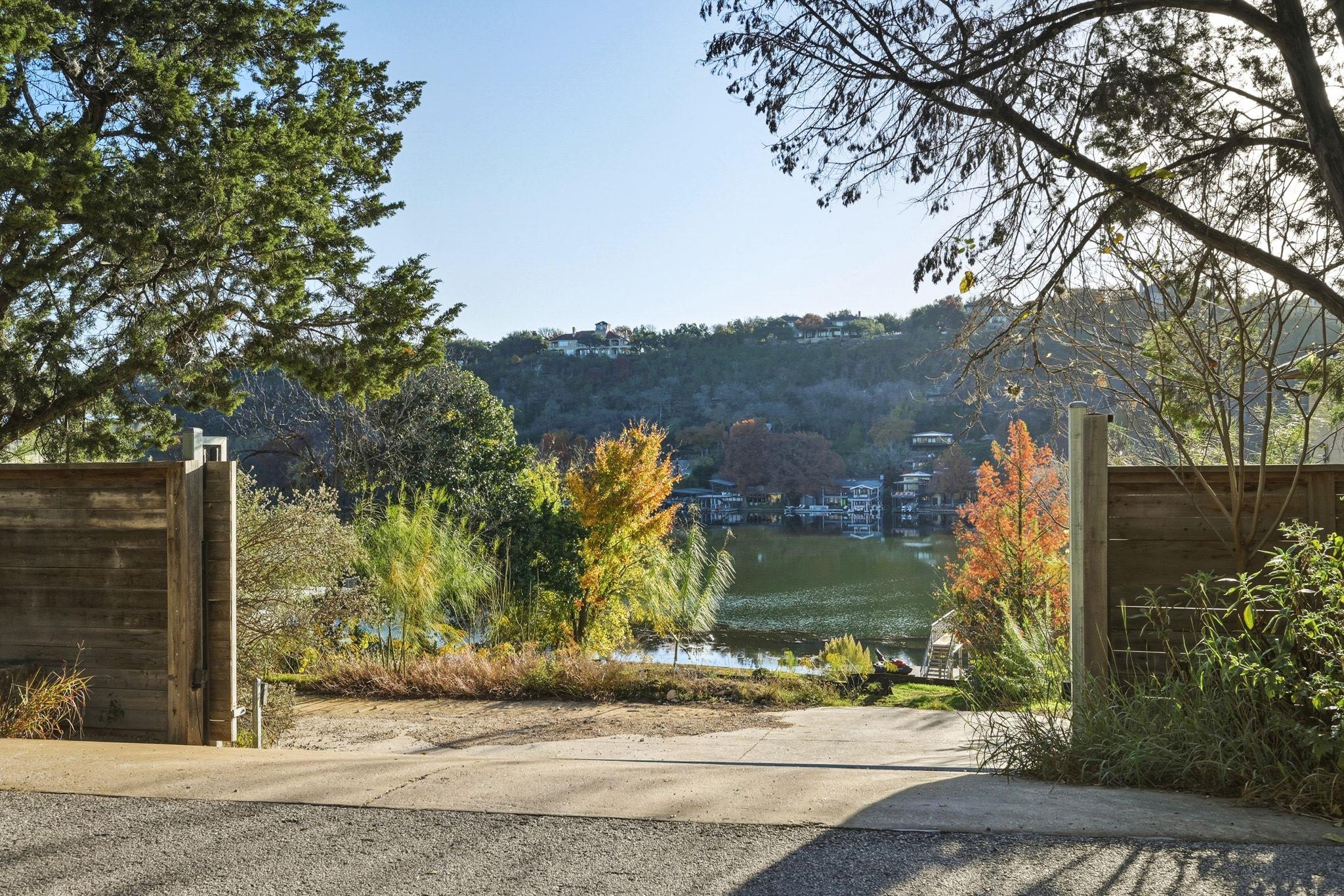 3607 Robbins RD — photo 4