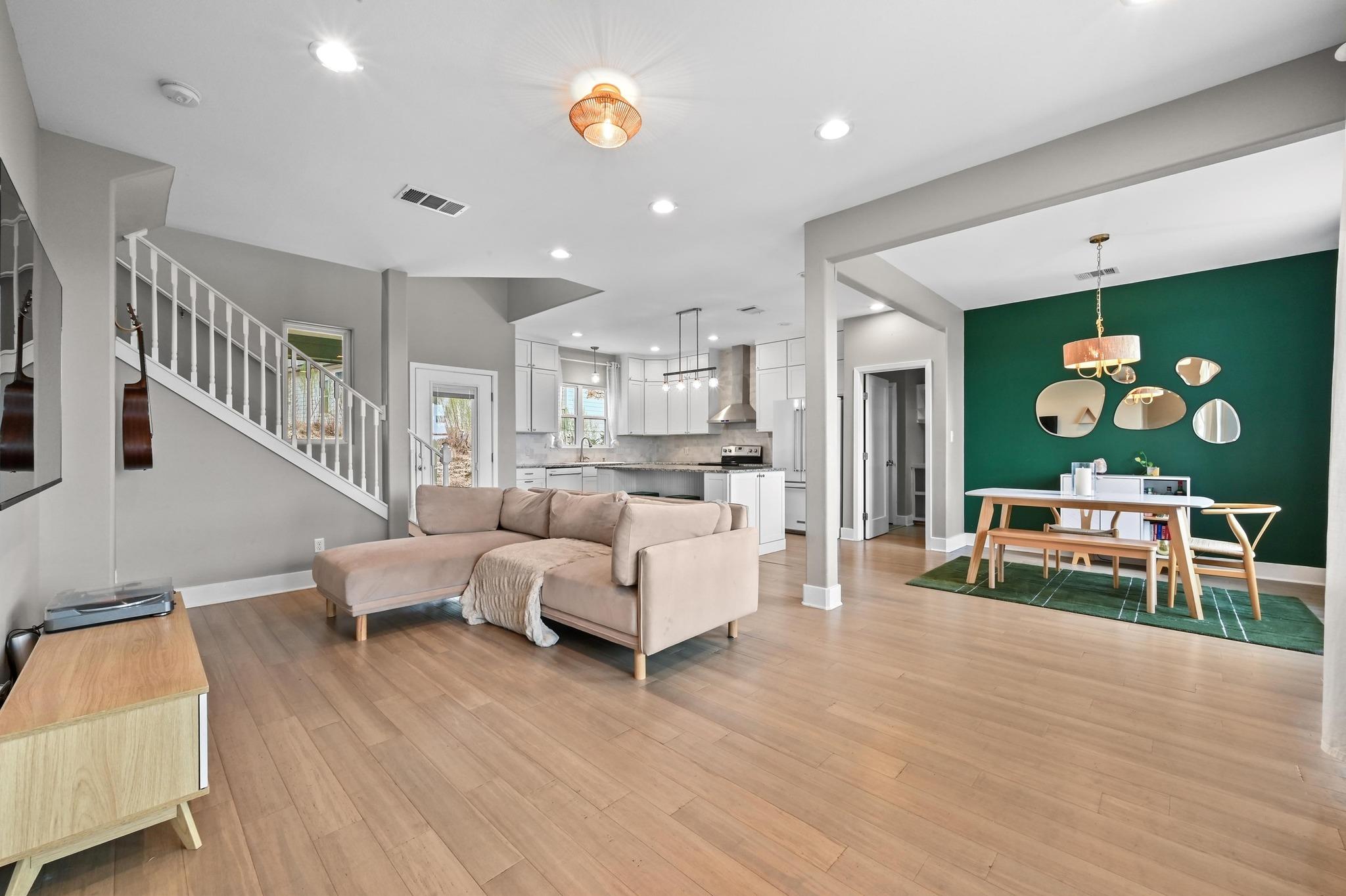 17305 Lake Wood CIR — photo 5
