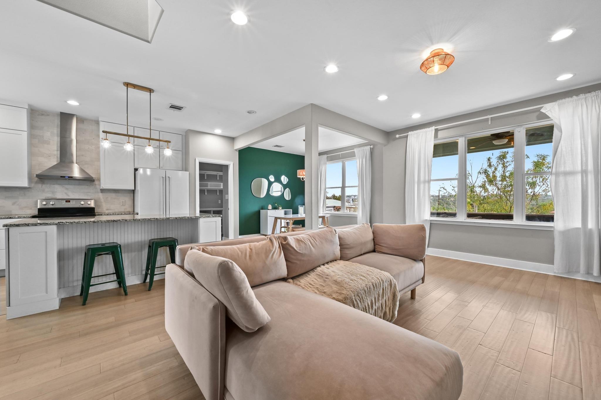17305 Lake Wood CIR — photo 3
