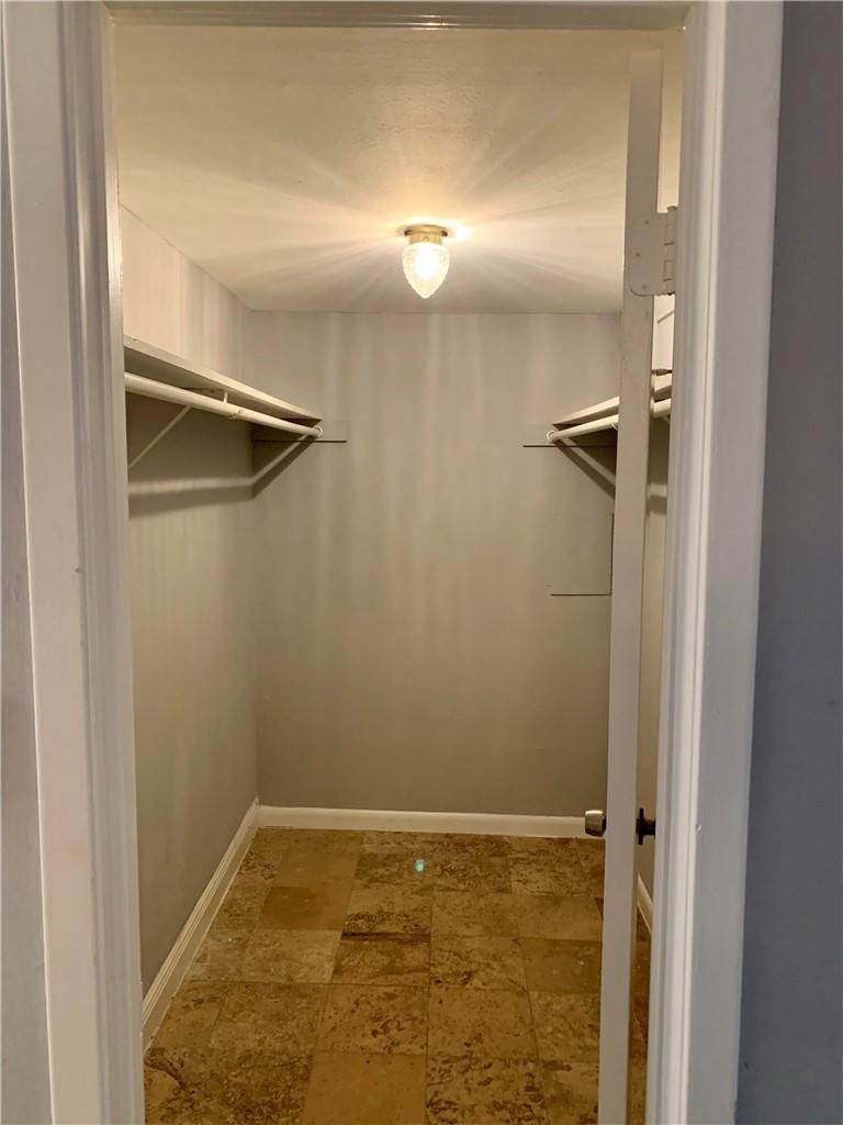2400 Jarratt Ave #C — photo 3