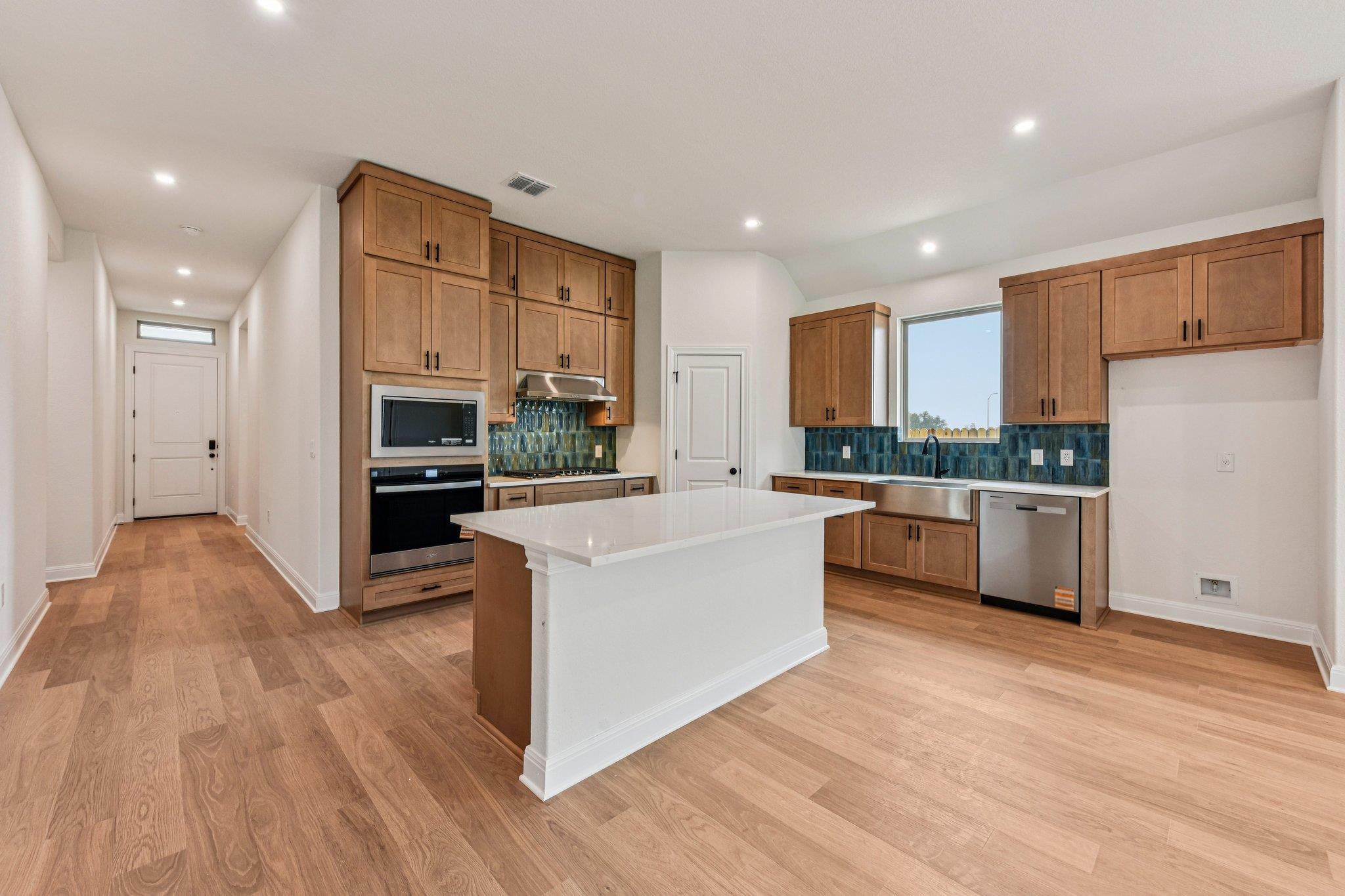 581 Treadwell LN — photo 4
