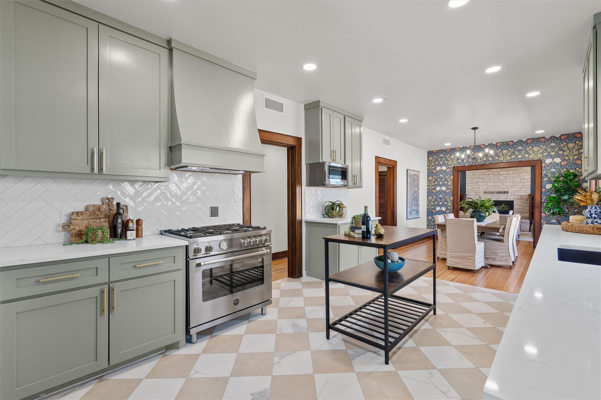 1605 Austin Ave — photo 4