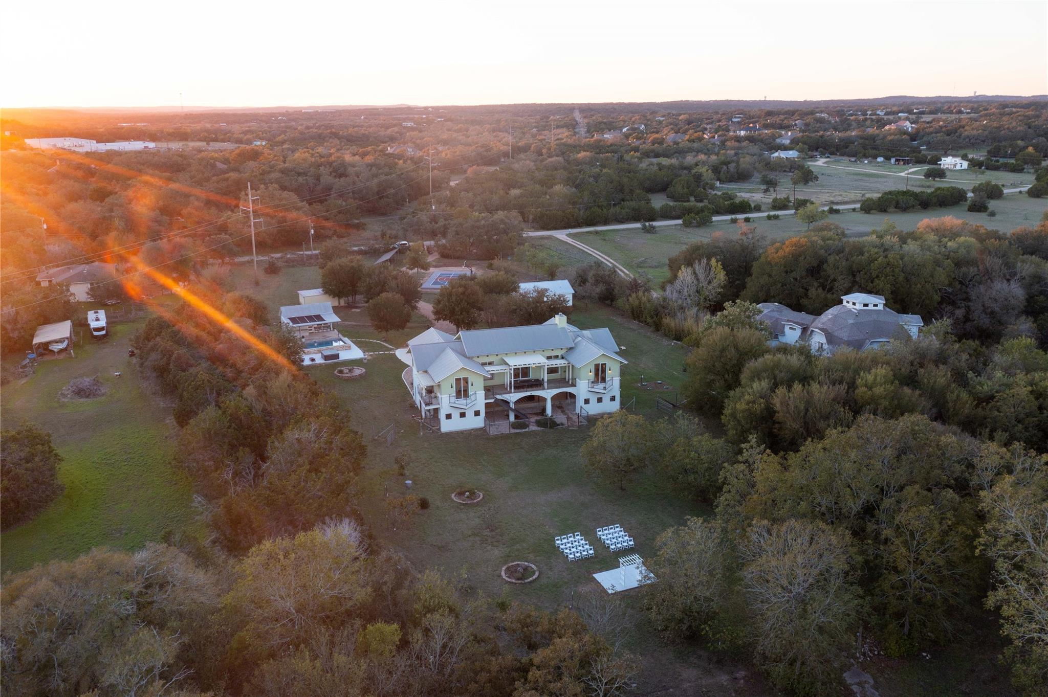 609 Creekwood DR — photo 4