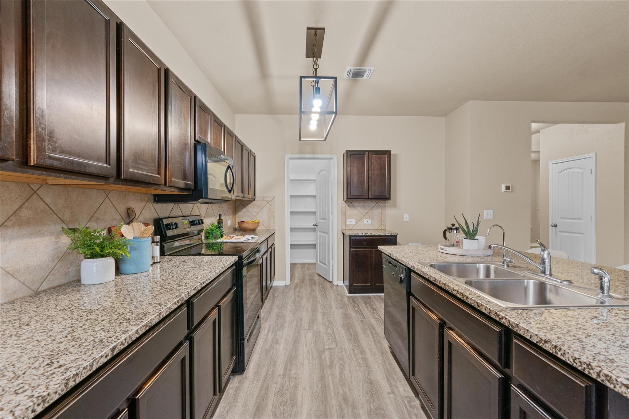 12212 Jamie DR — photo 3