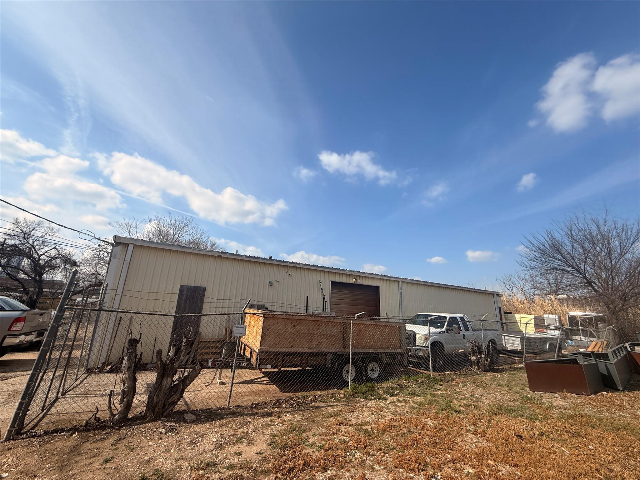 2406 Hidalgo ST — photo 3