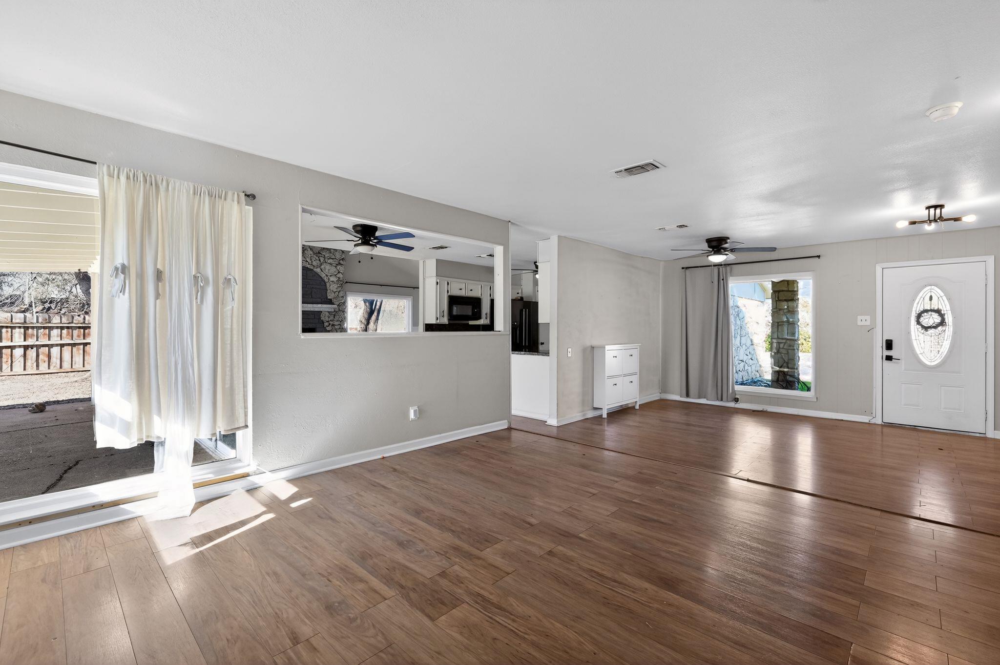 220 Mockingbird LN — photo 3
