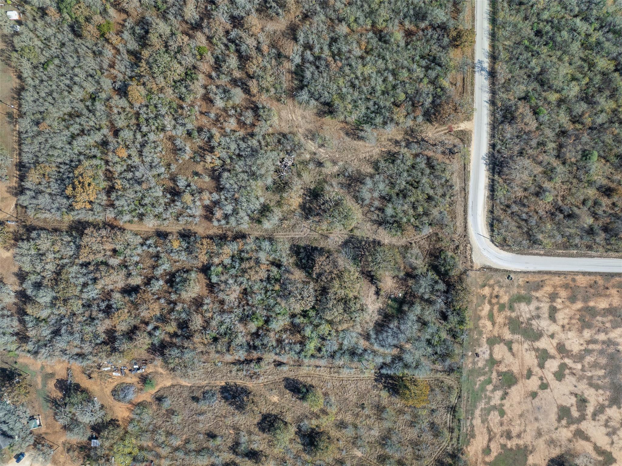 1050 Bugtussle LN — photo 3