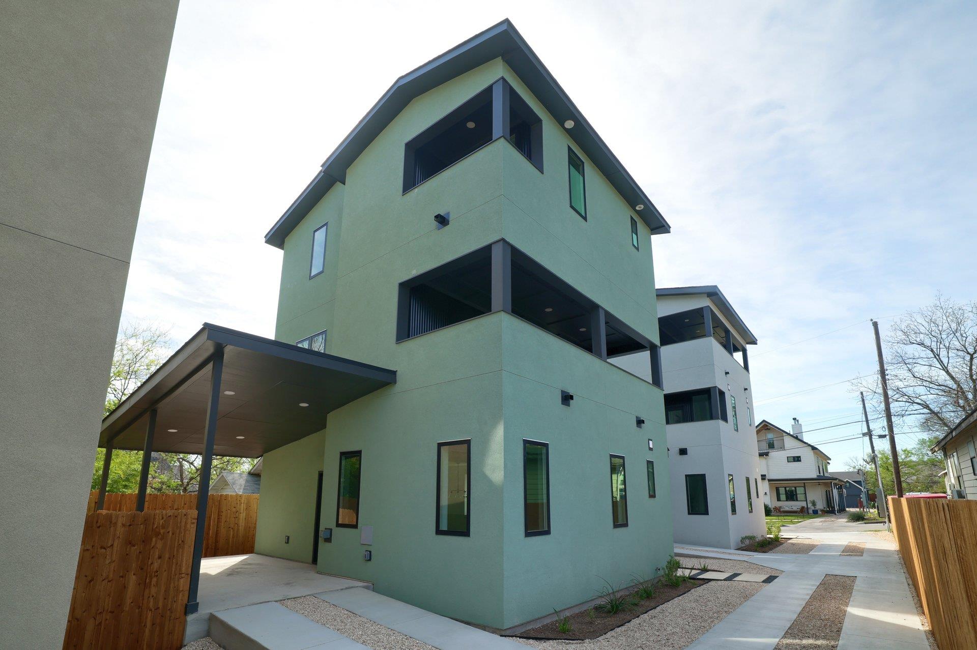 2818 22nd ST #2 — photo 3