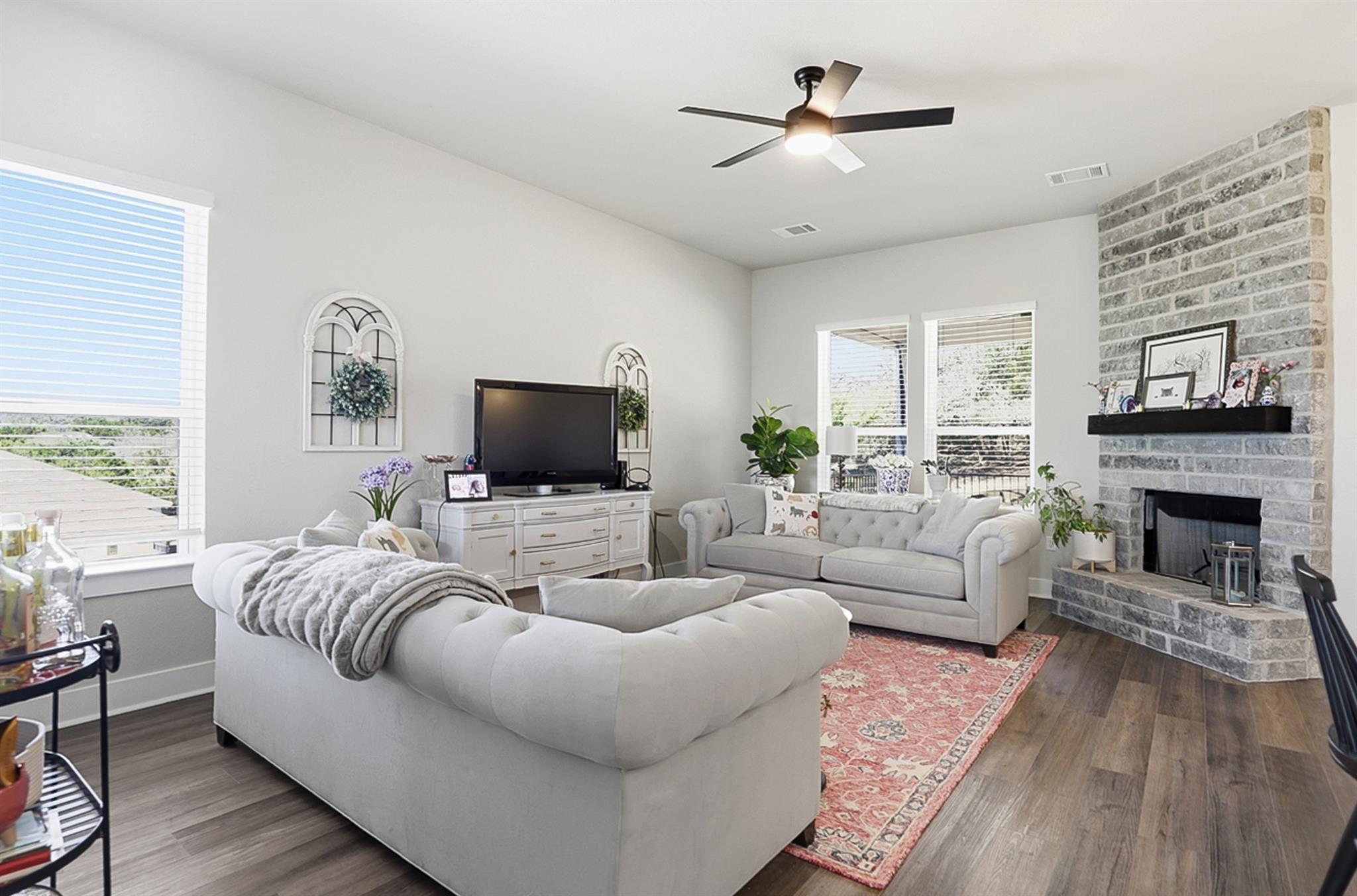 21100 Niagara CV — photo 3