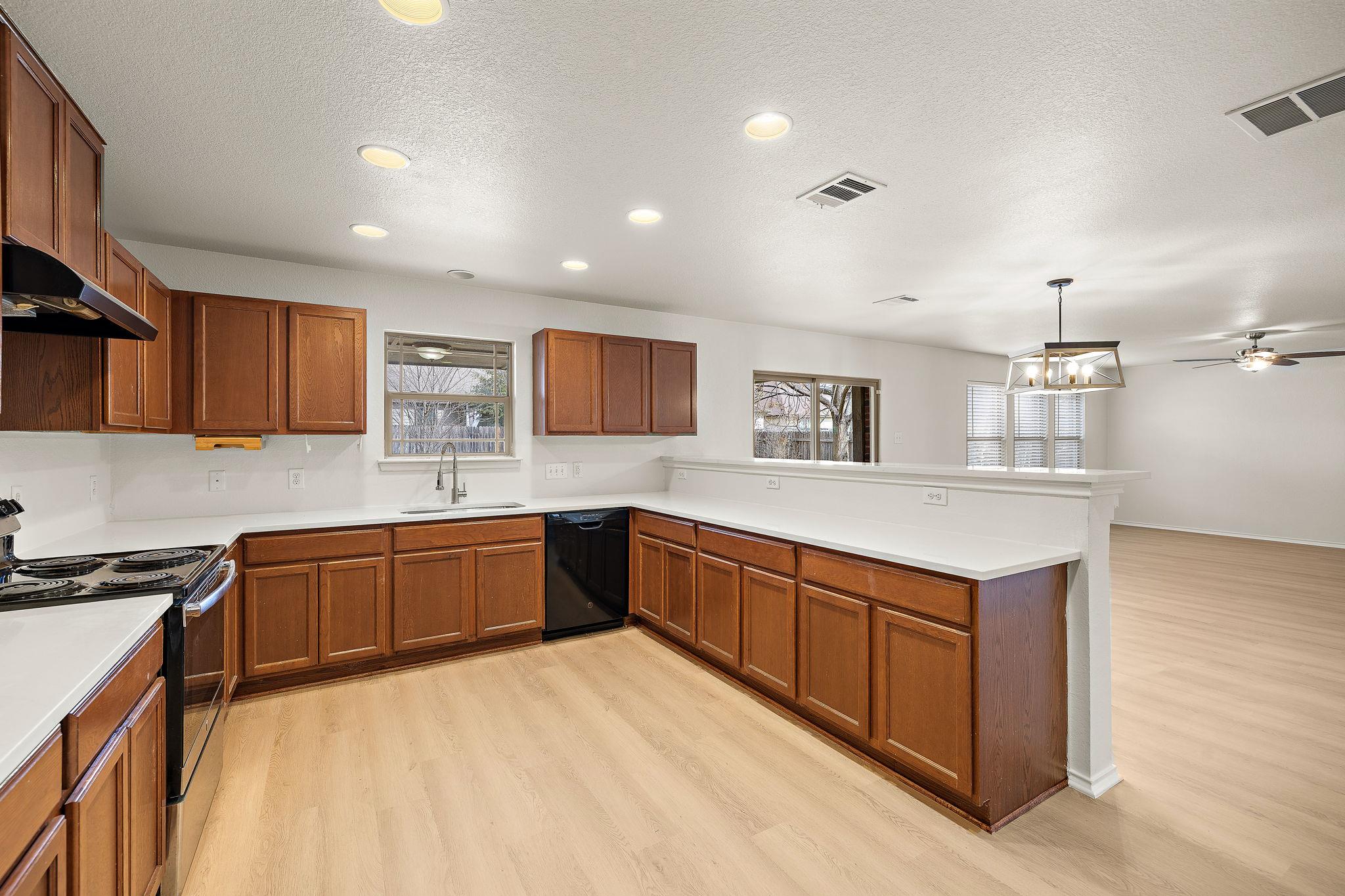 924 Oatmeal DR — photo 3