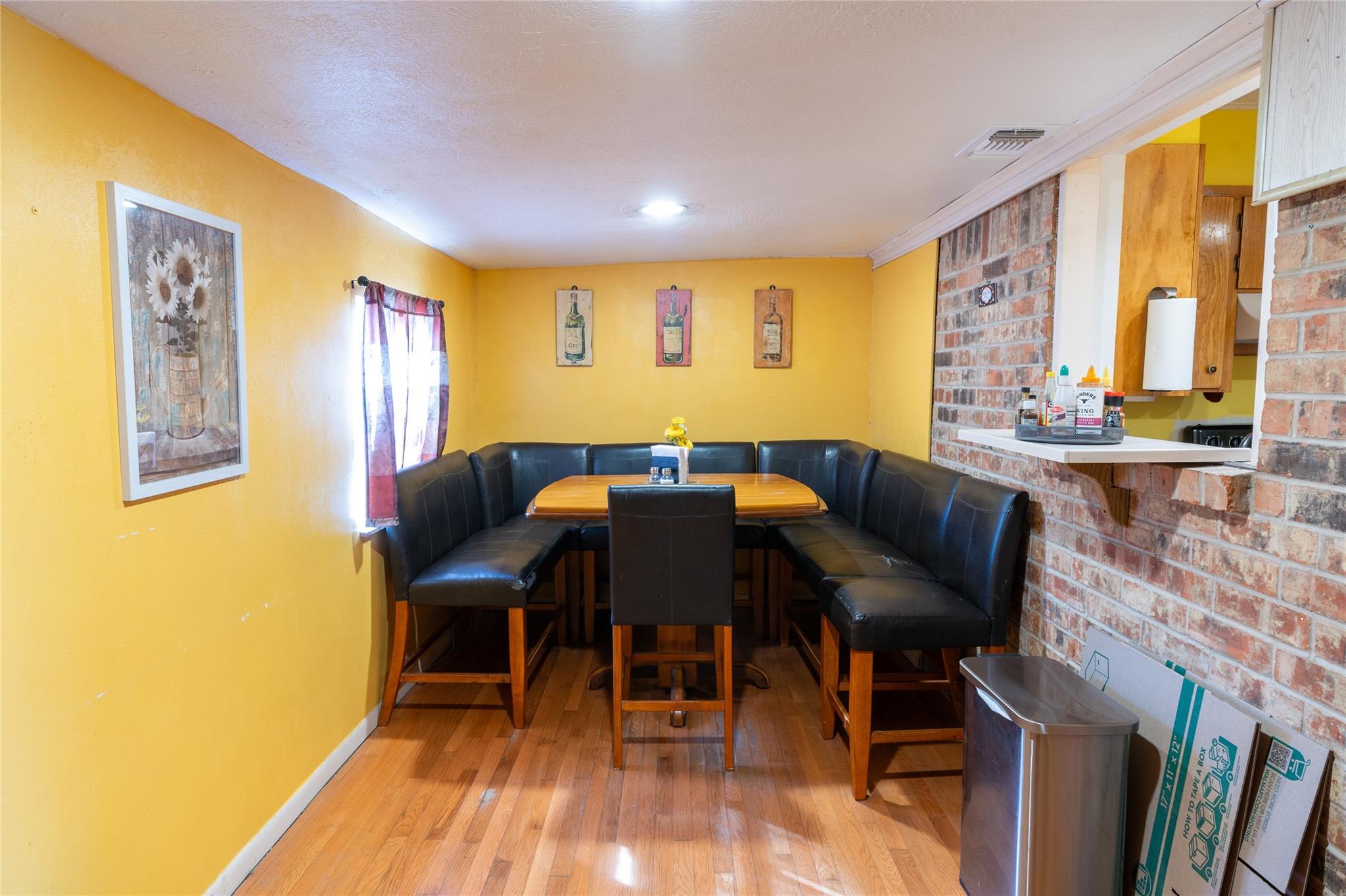 1114 Woodlawn ST — photo 4