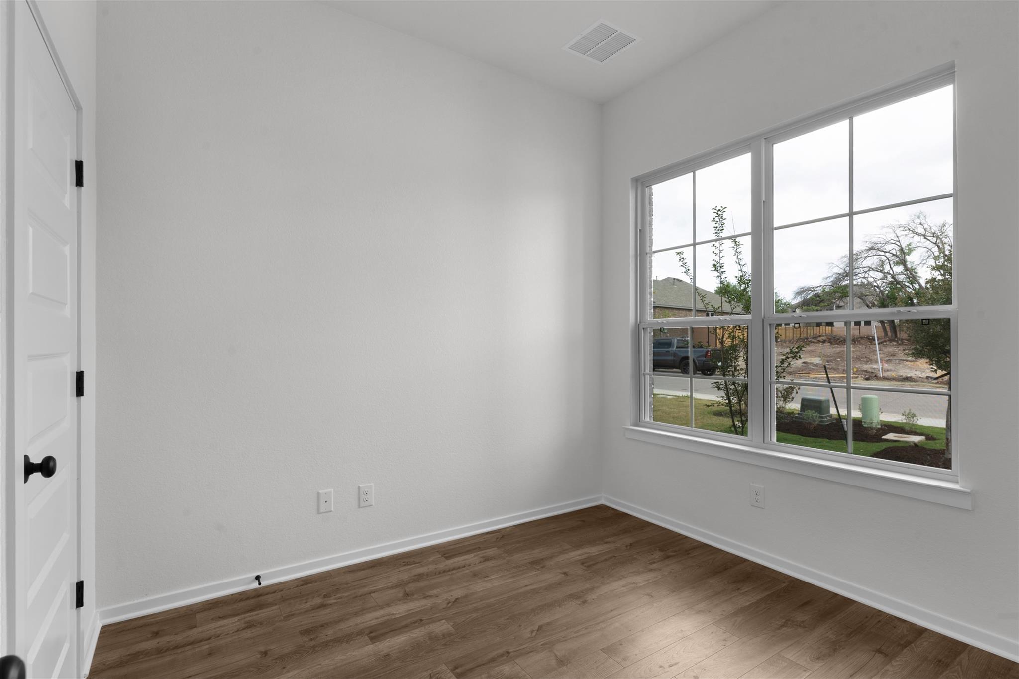 405 Raleigh DR — photo 4