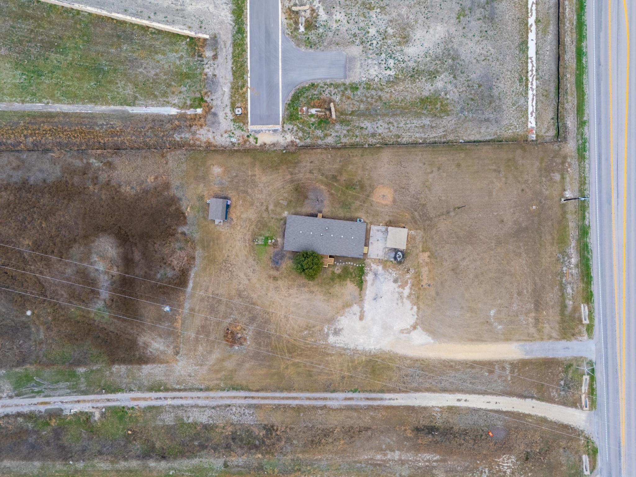 1725 Fm 972 — photo 3