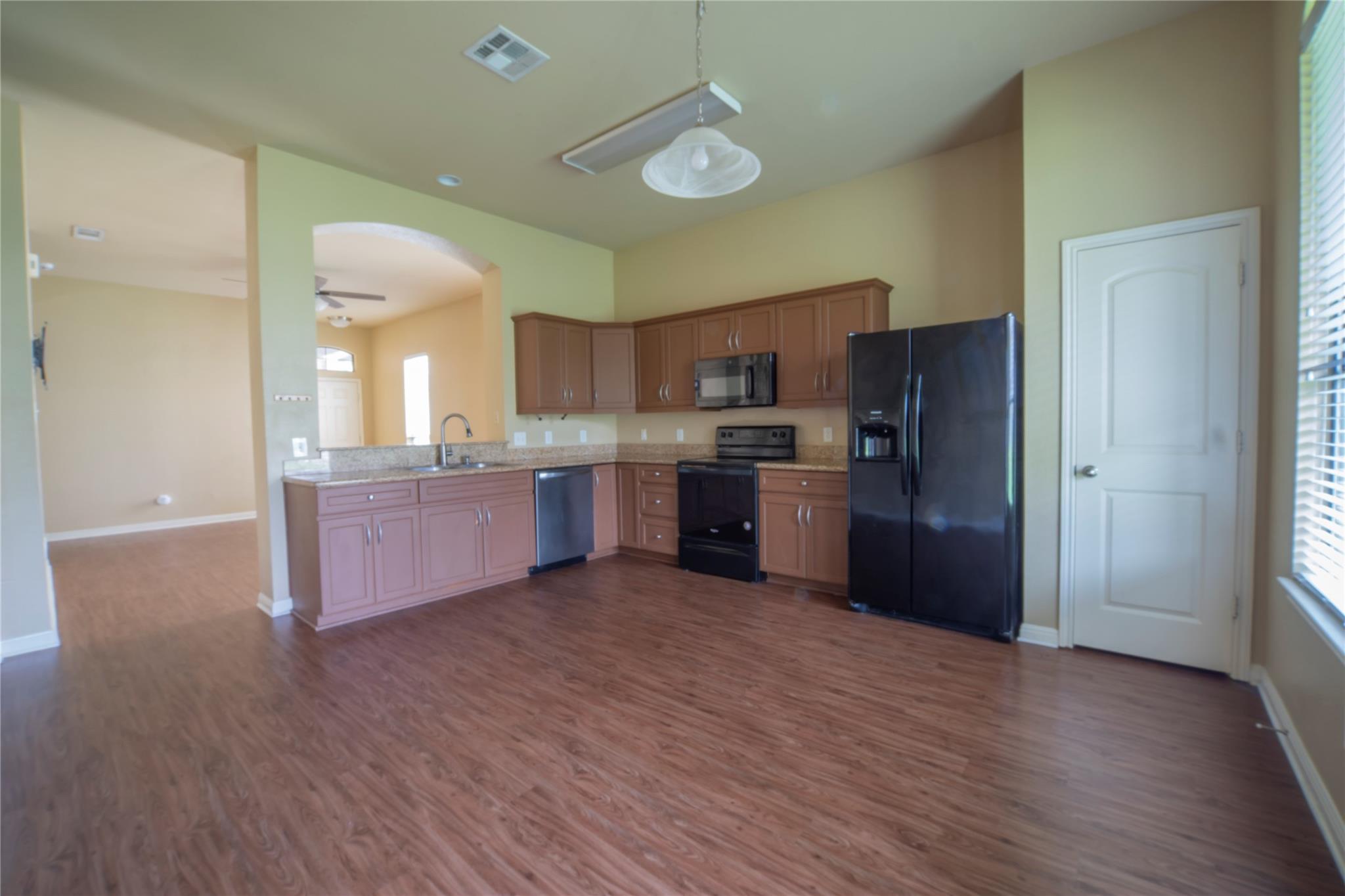 3416 Castleton DR — photo 4
