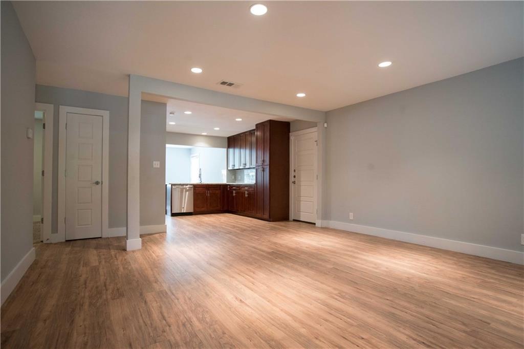 809 Sussex DR — photo 3