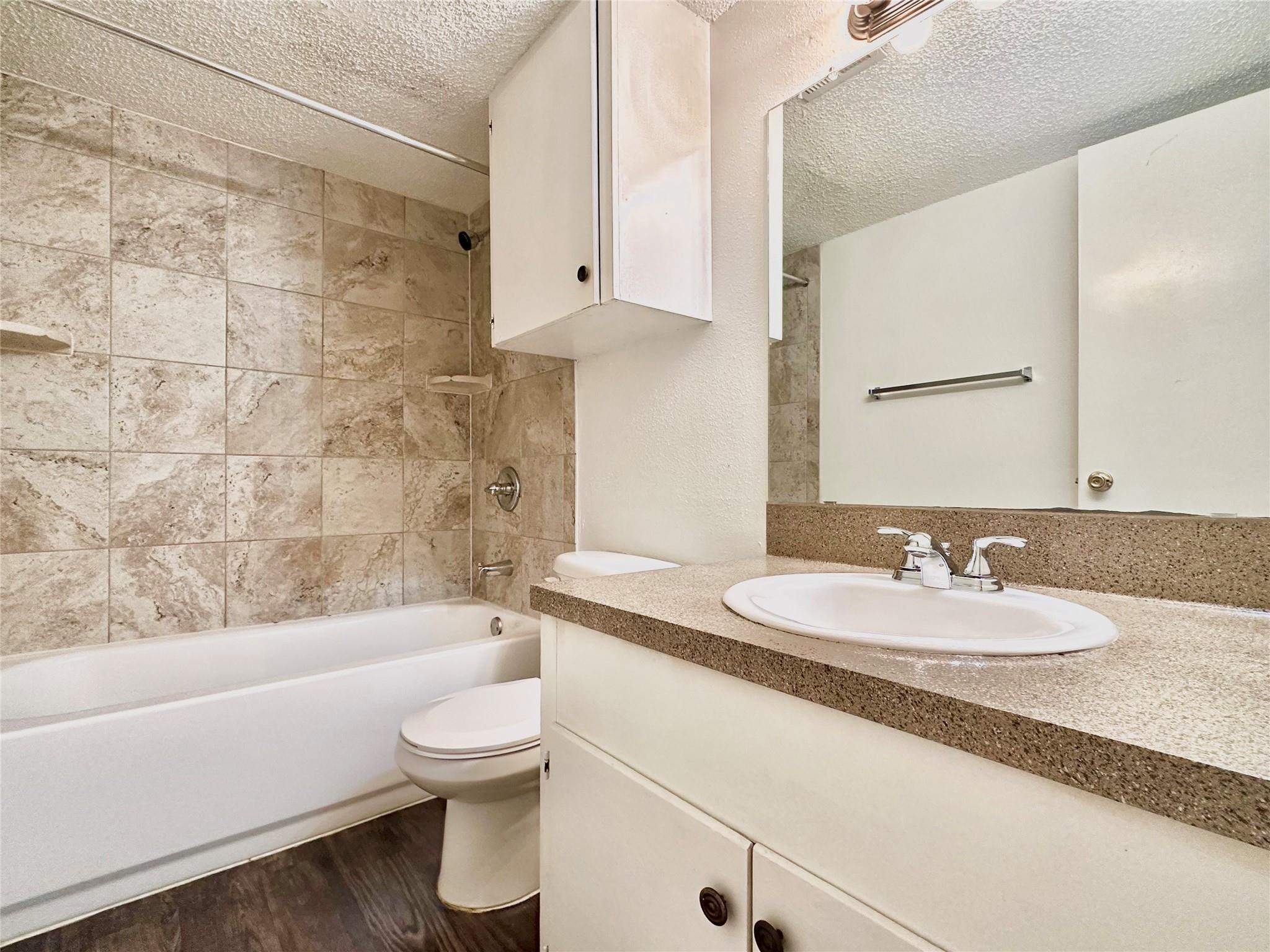 301 29 Ave #D203 — photo 4