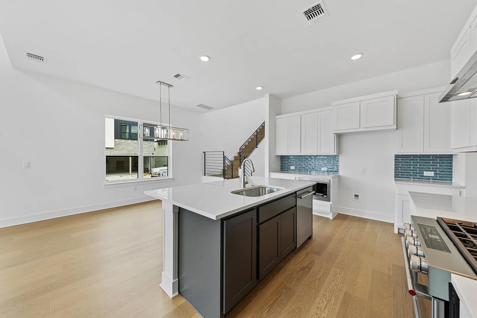 112 Pennybacker LN — photo 3