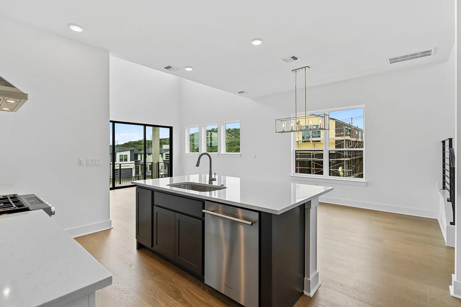 112 Pennybacker LN — photo 4
