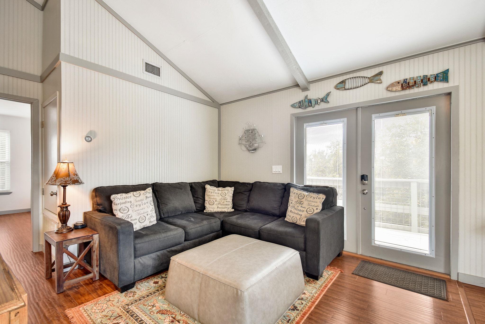2591 Lakeshore DR — photo 5