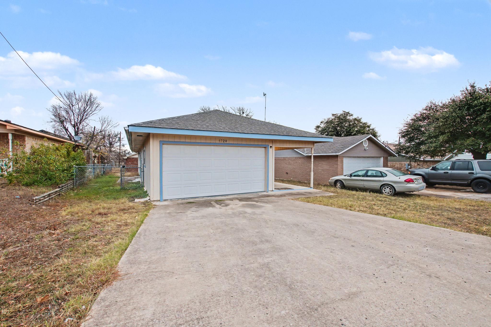 1720 Greenwood LN — photo 3