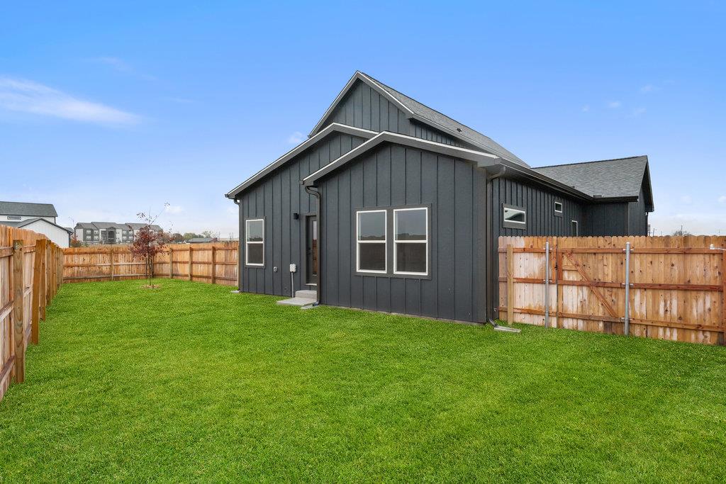 2025 Applewood DR — photo 4