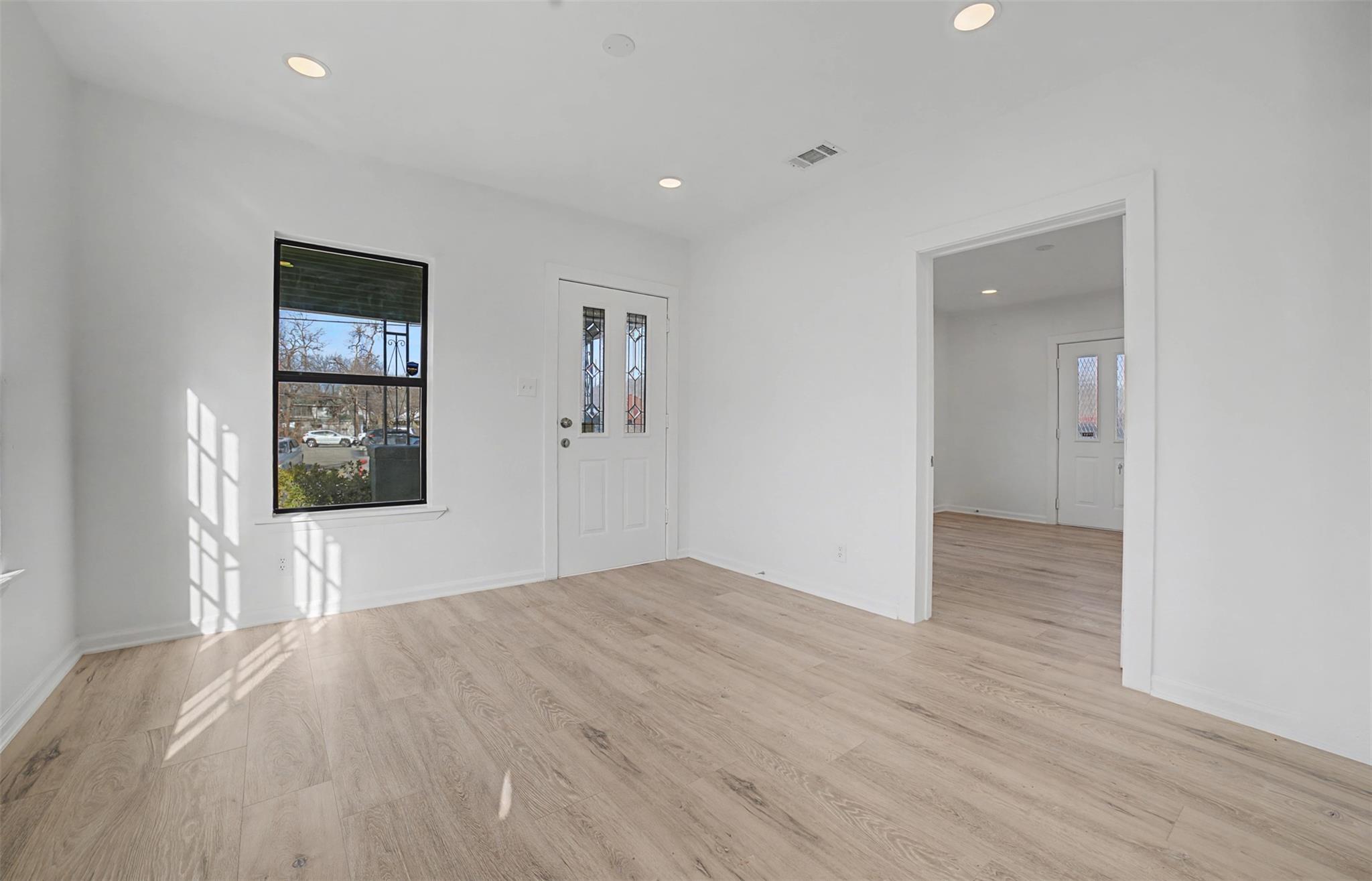 2703 Cesar Chavez ST — photo 3