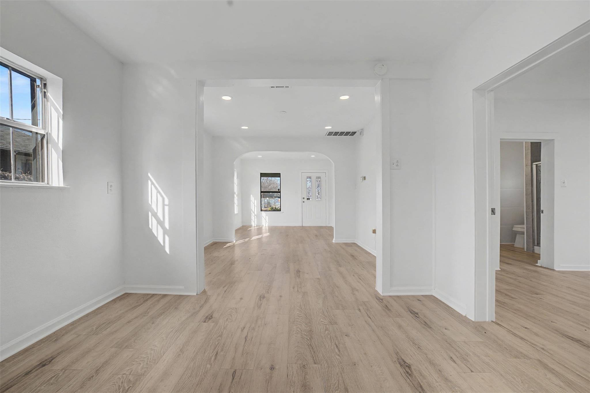 2703 Cesar Chavez ST — photo 5
