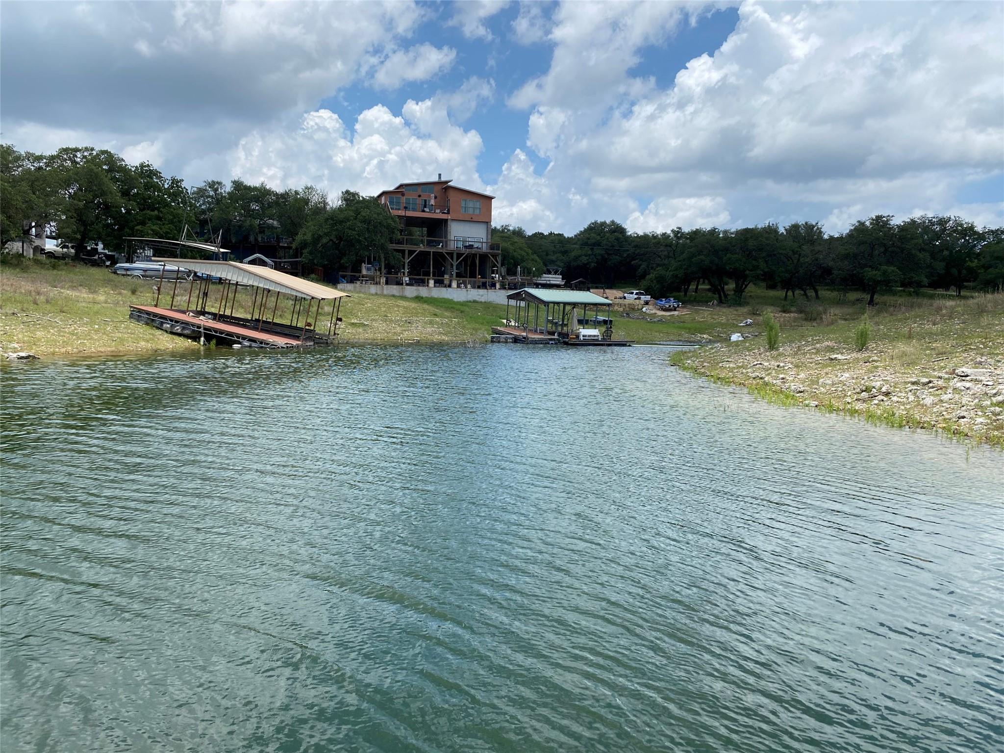 1300 Gold LN — photo 3