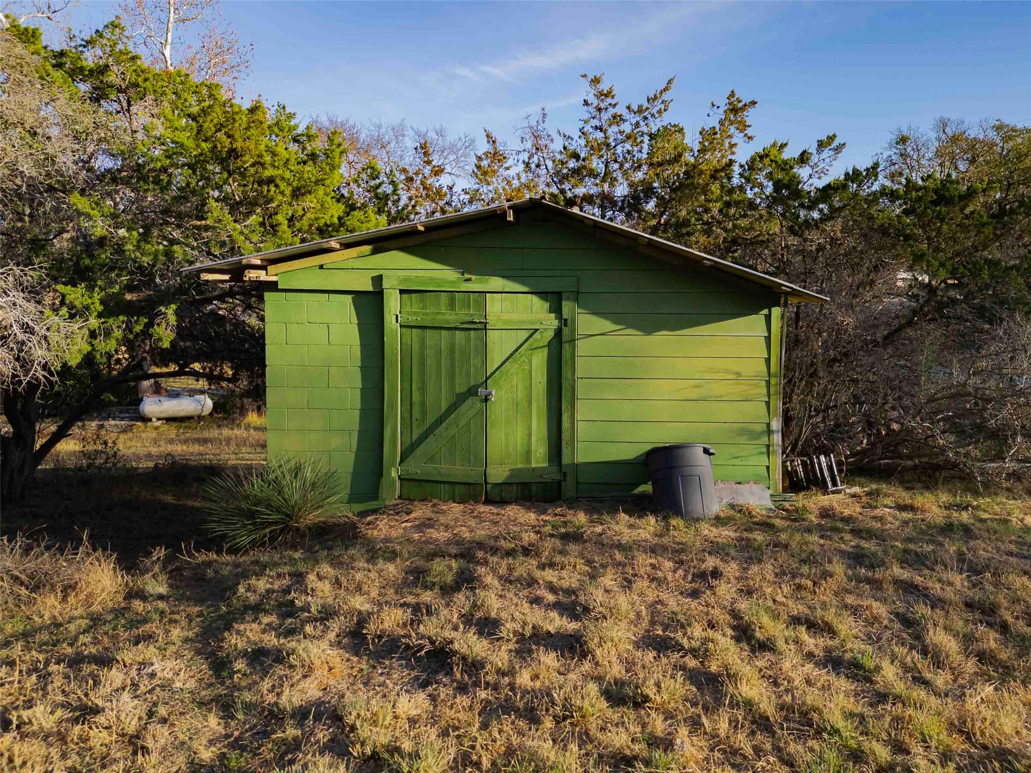 185 Roadrunner LN — photo 3