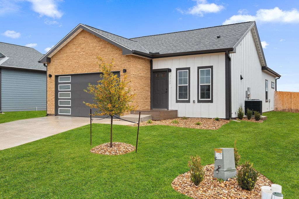 2029 Applewood DR — photo 3