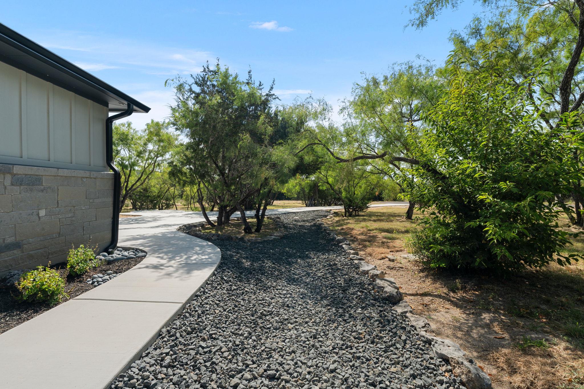 103 Westcreek DR — photo 4