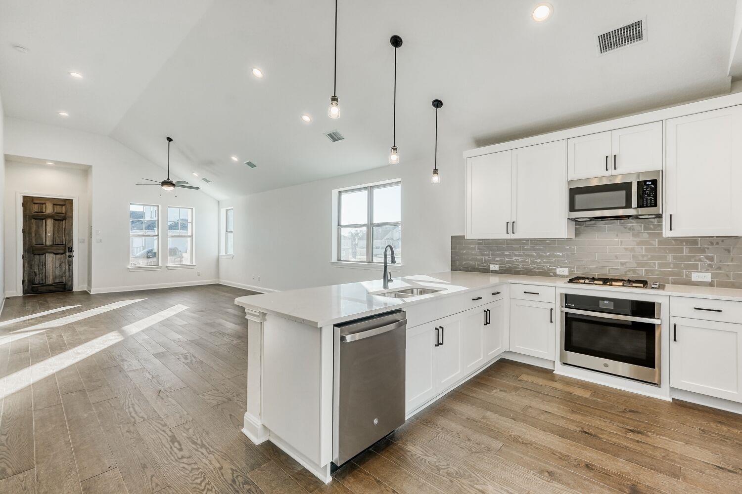 454 Burlington DR — photo 4