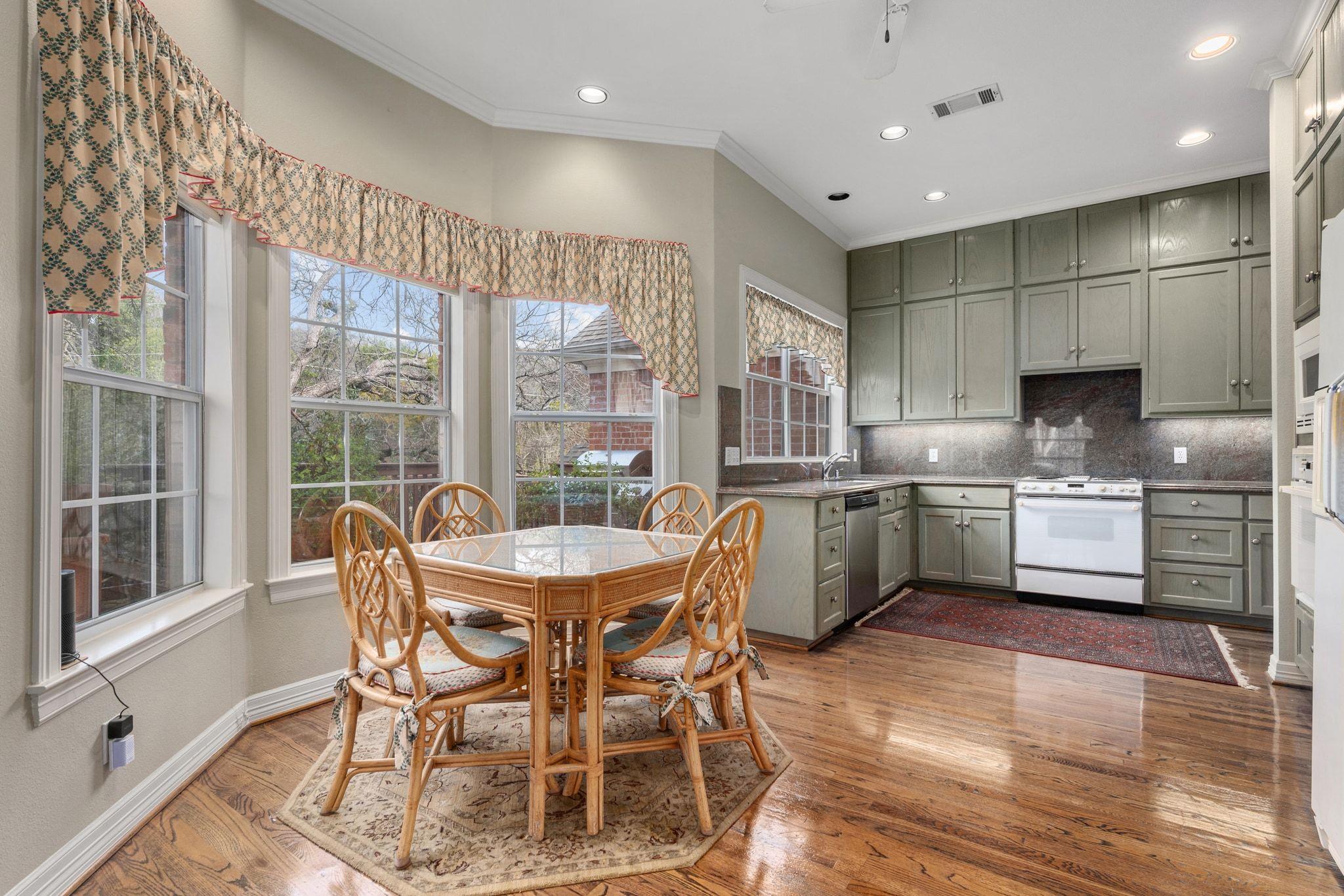 2716 Hillview Green LN — photo 3