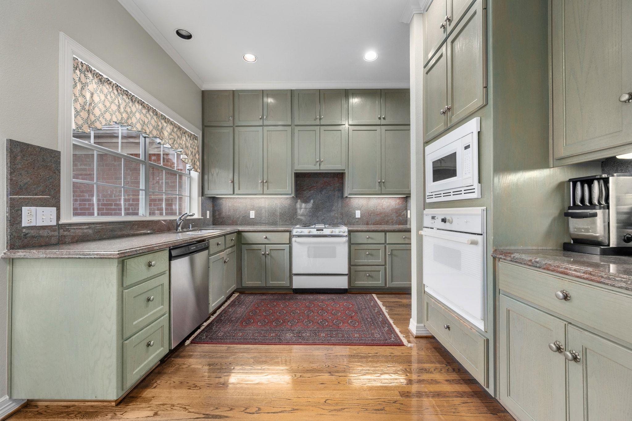 2716 Hillview Green LN — photo 4