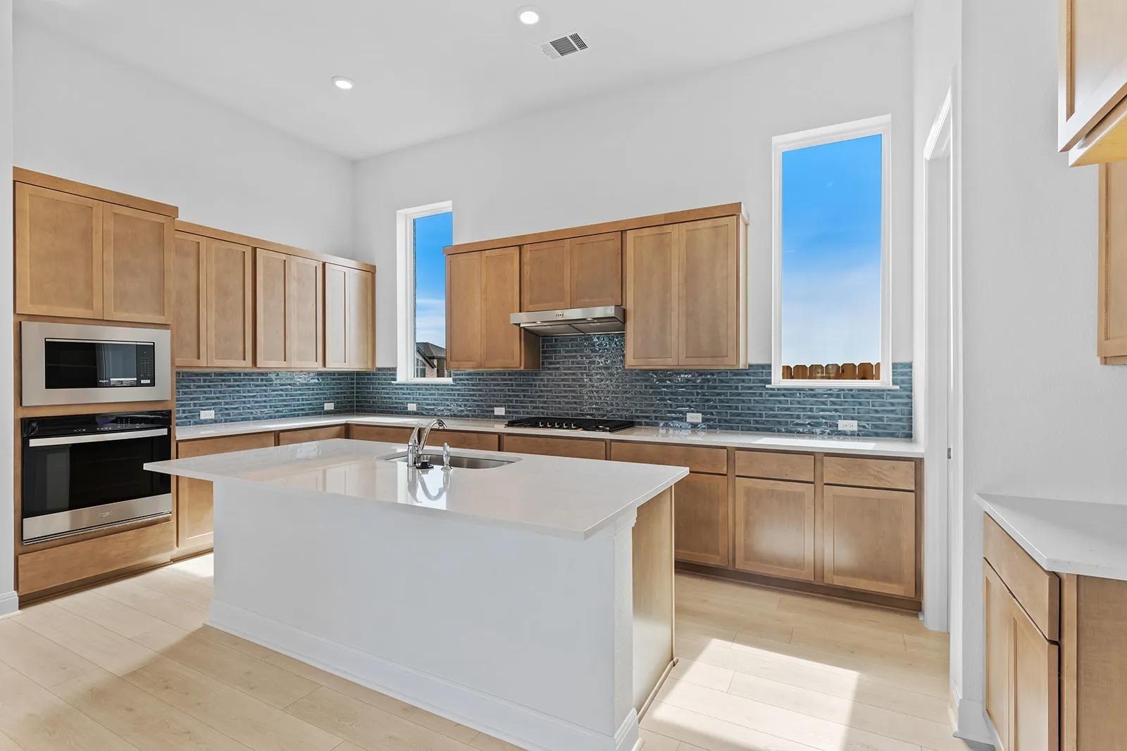 210 Silverbell LN — photo 3