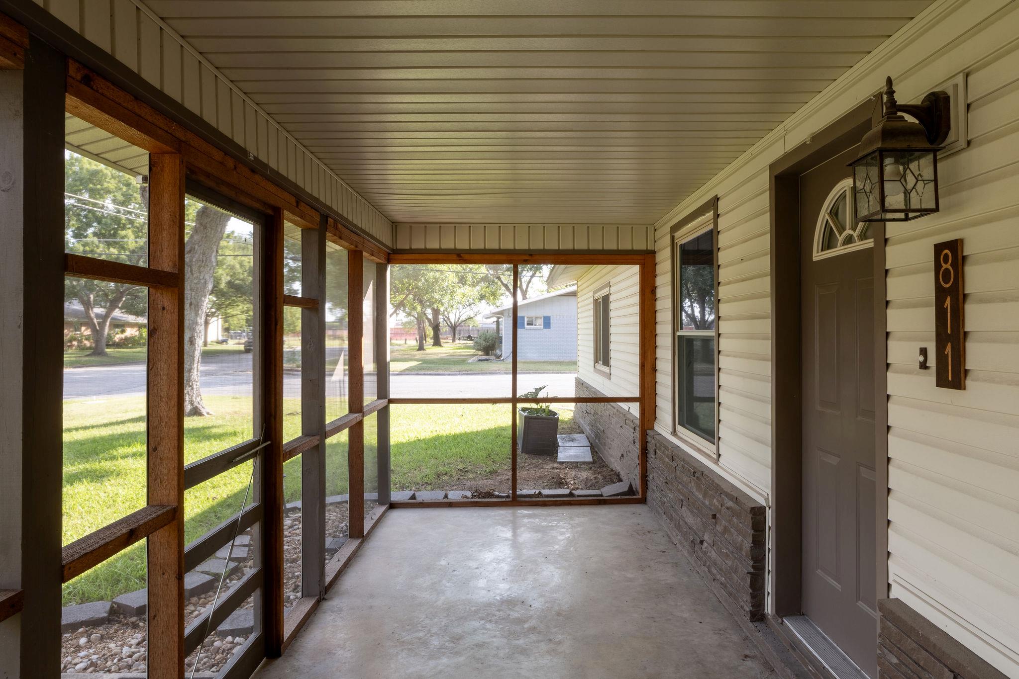 811 Nixon ST — photo 4