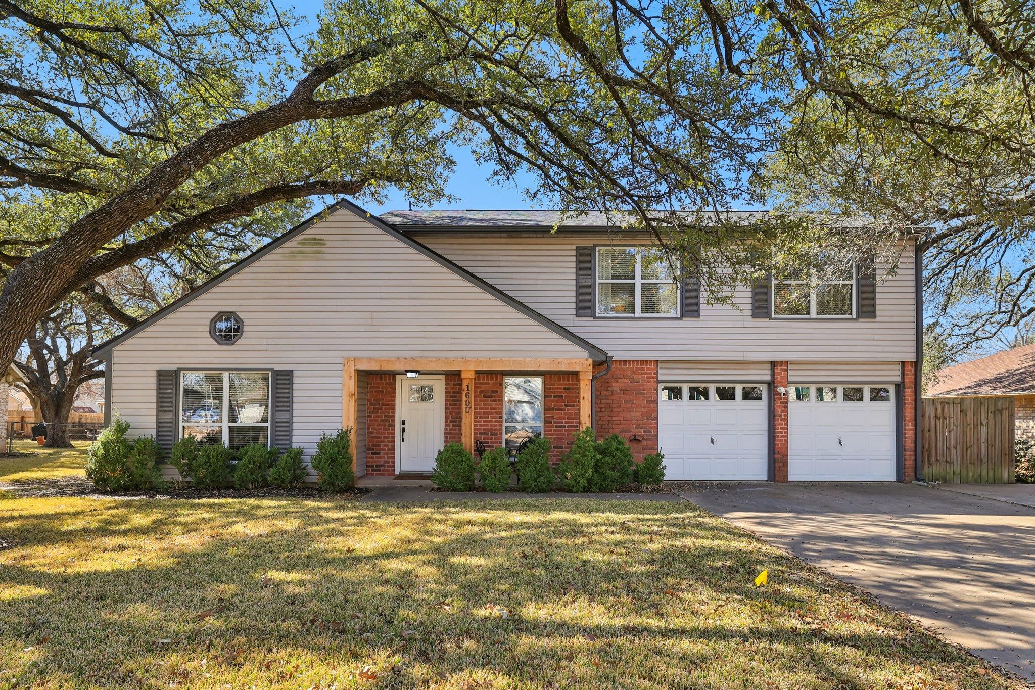 1600 Wood Rock DR — photo 3