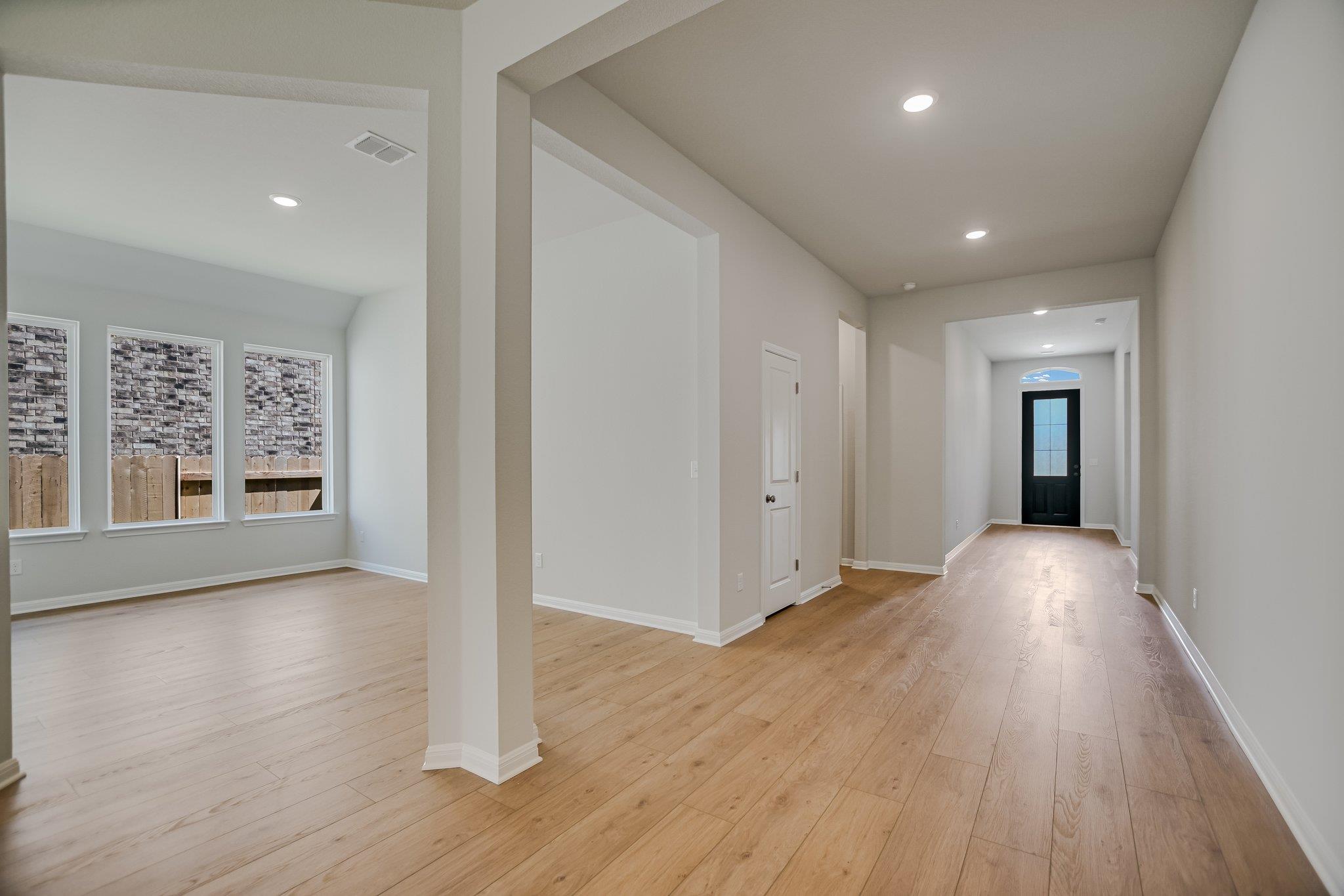 270 Smithsonian LN — photo 3