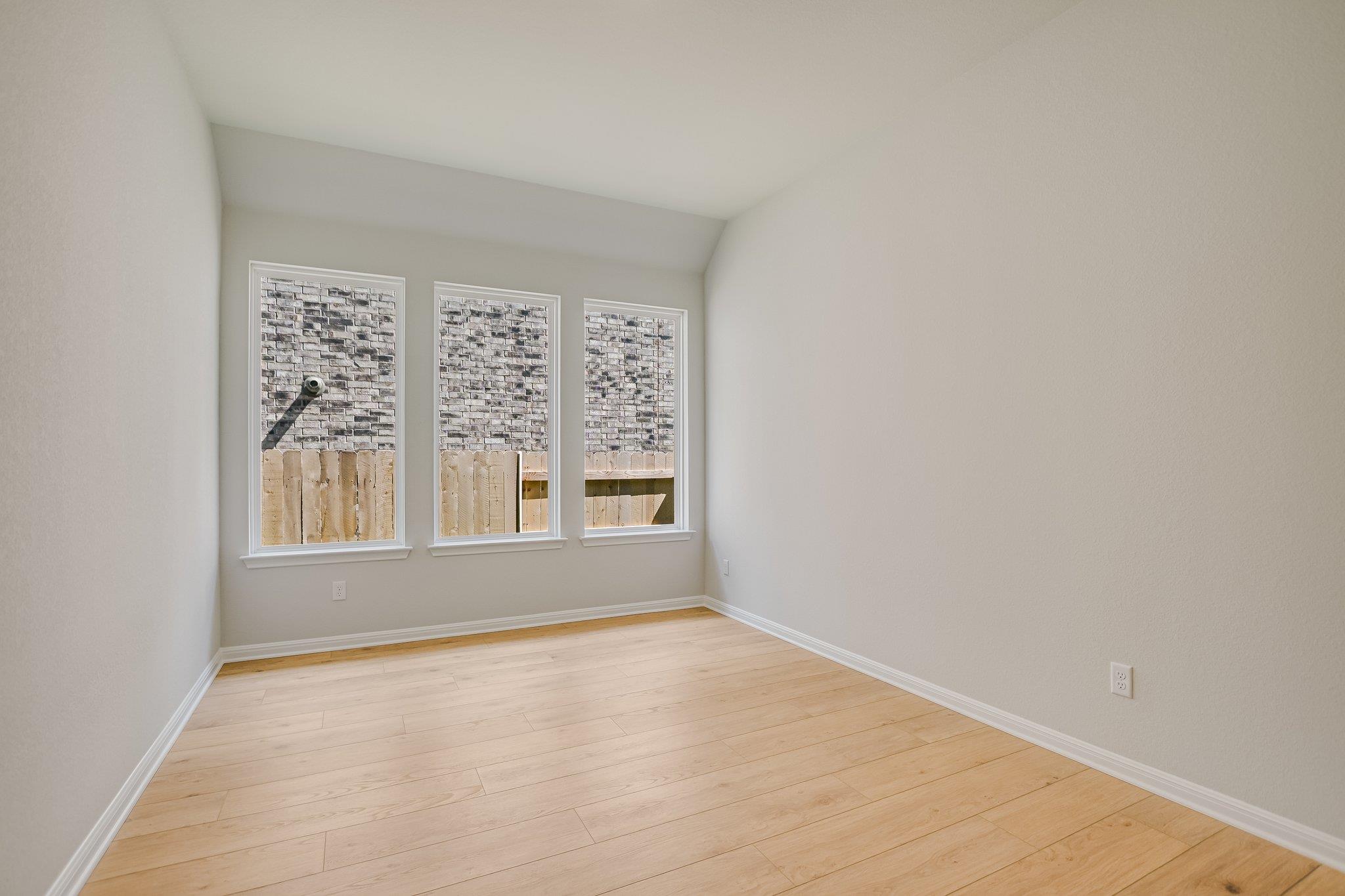 270 Smithsonian LN — photo 4