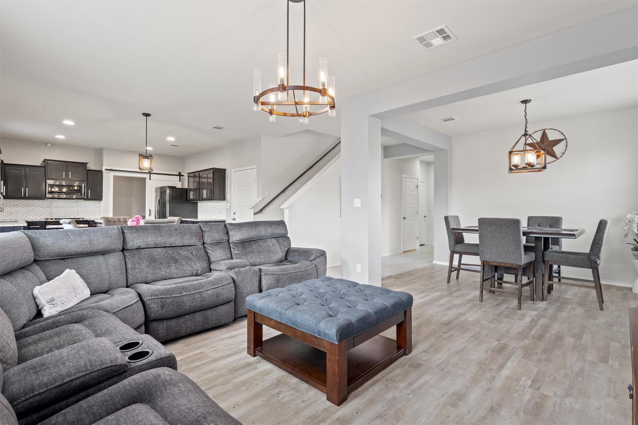 729 Coltrane DR — photo 5