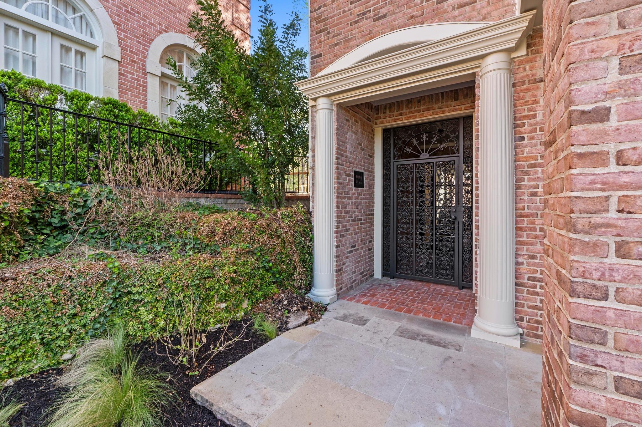 2702 Hillview Green LN — photo 3